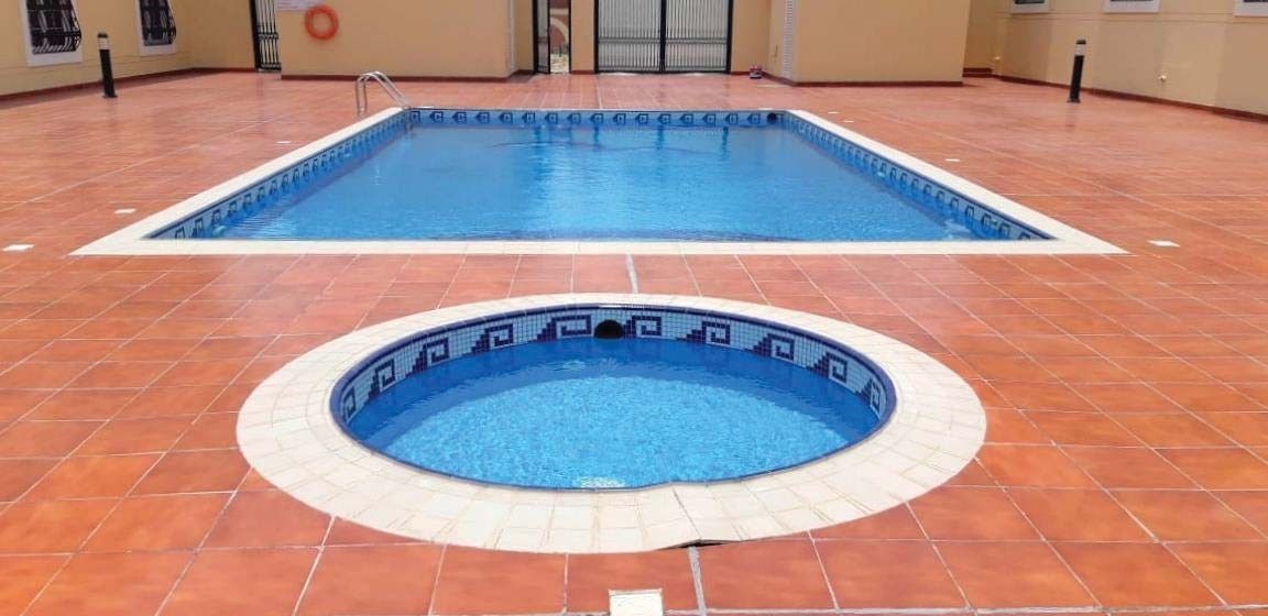 Villa swimming pool with an attached circular jacuzzi at Nakhliyat, Sharjah