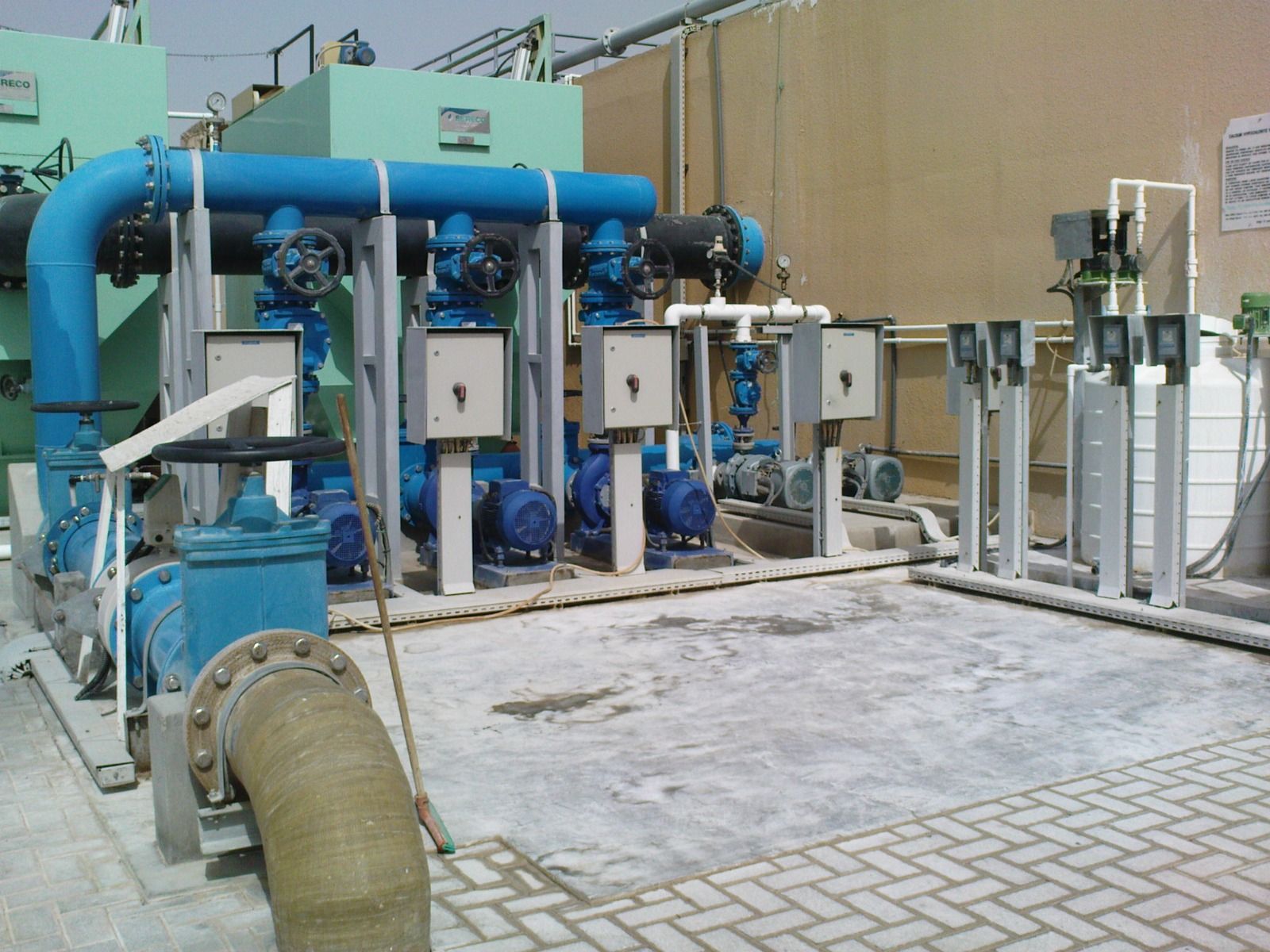 Irrigation pump sets with valves, filtration vessels and chemical dosing tanks at Dubai Silicon Oasis